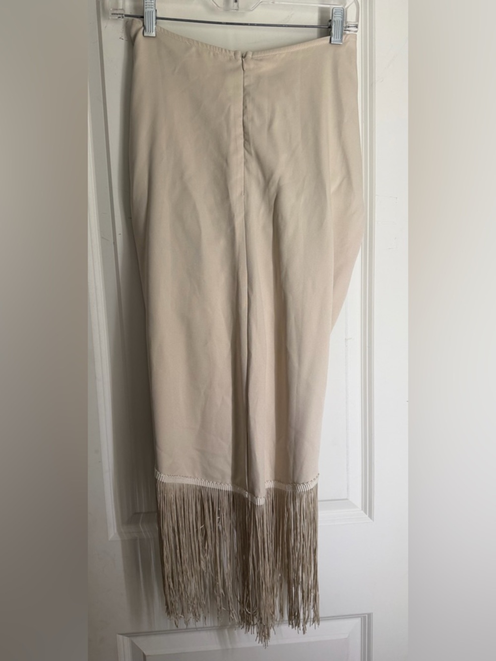 PrettyLittleThing creme tassel hem Fringed Midi Skirt sz 4 boho glam formal chic - Picture 6 of 7